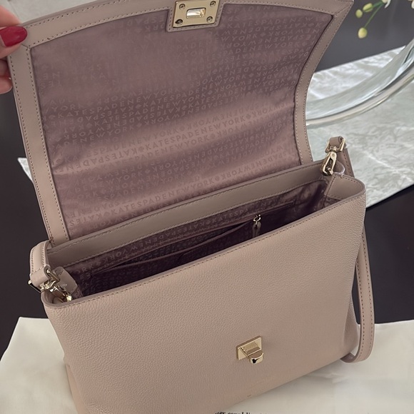 Kate Spade Serrano Place Pearl Dorina $550 MSRP. COLLECTIBLE;  w/ a dust bag - Picture 11 of 14